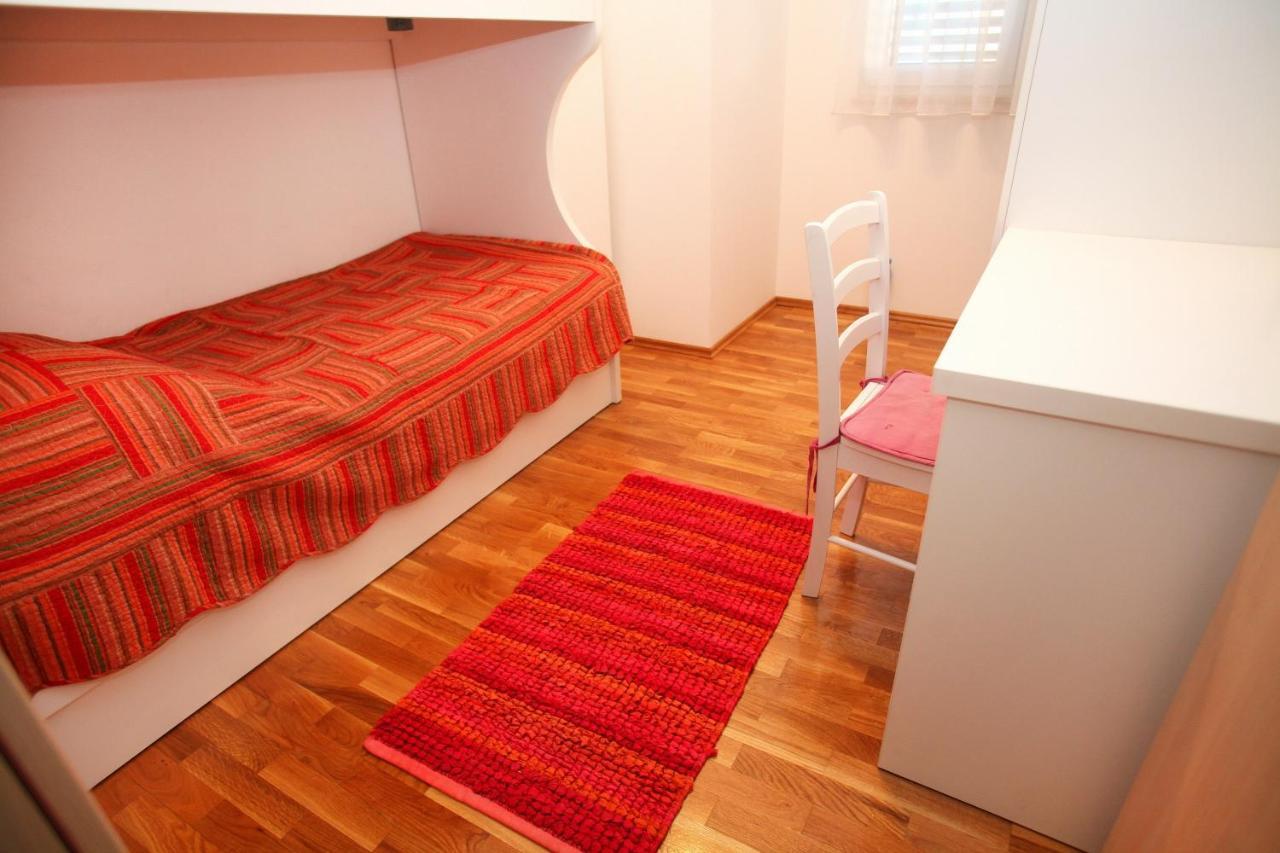 Apartments Nakir Slatine Zimmer foto