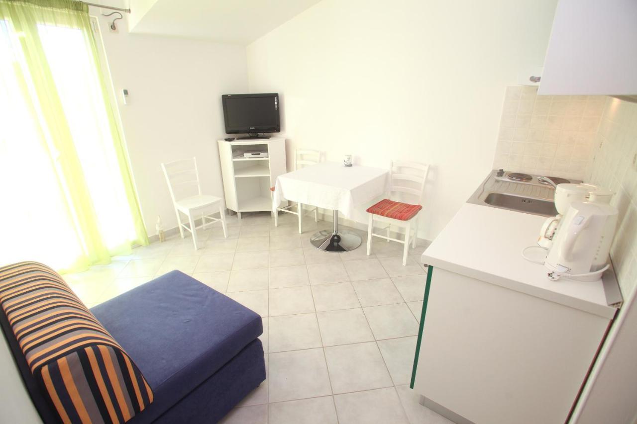 Apartments Nakir Slatine Zimmer foto
