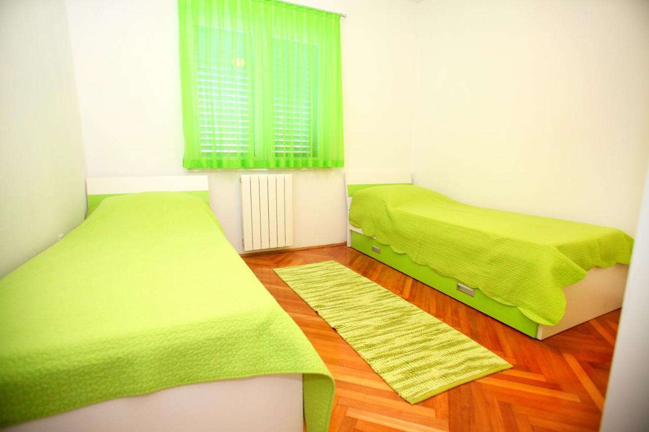 Apartments Nakir Slatine Zimmer foto