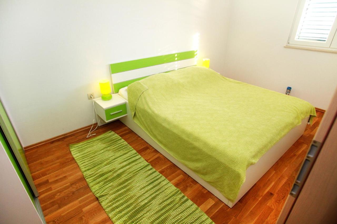 Apartments Nakir Slatine Zimmer foto
